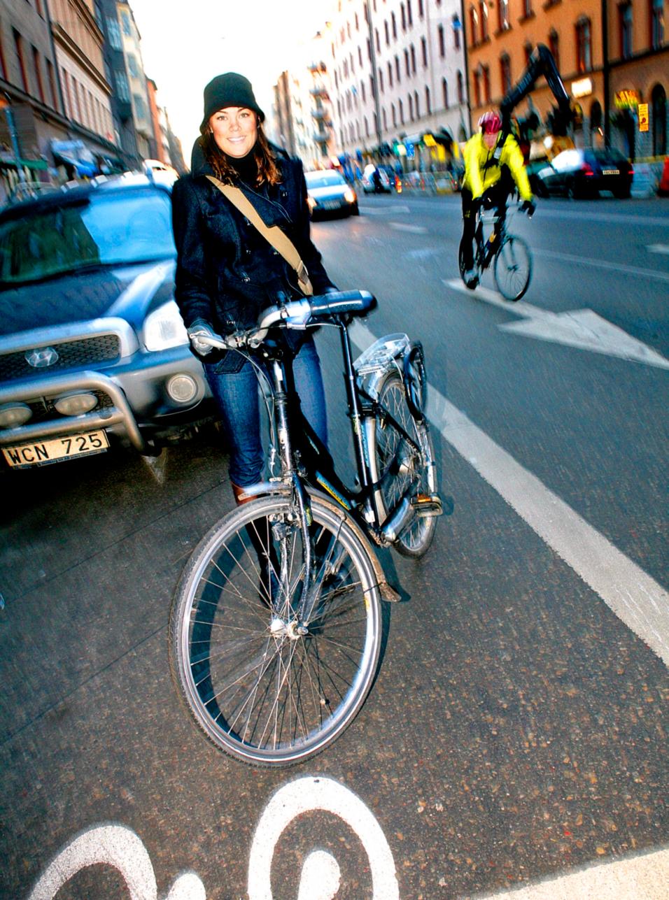 Sofia Santos, 29 vill ha cykelbanan kvar på Folkungagatan. ”Att ta bort den är att förvärra för de redan utsatta”, tycker hon.