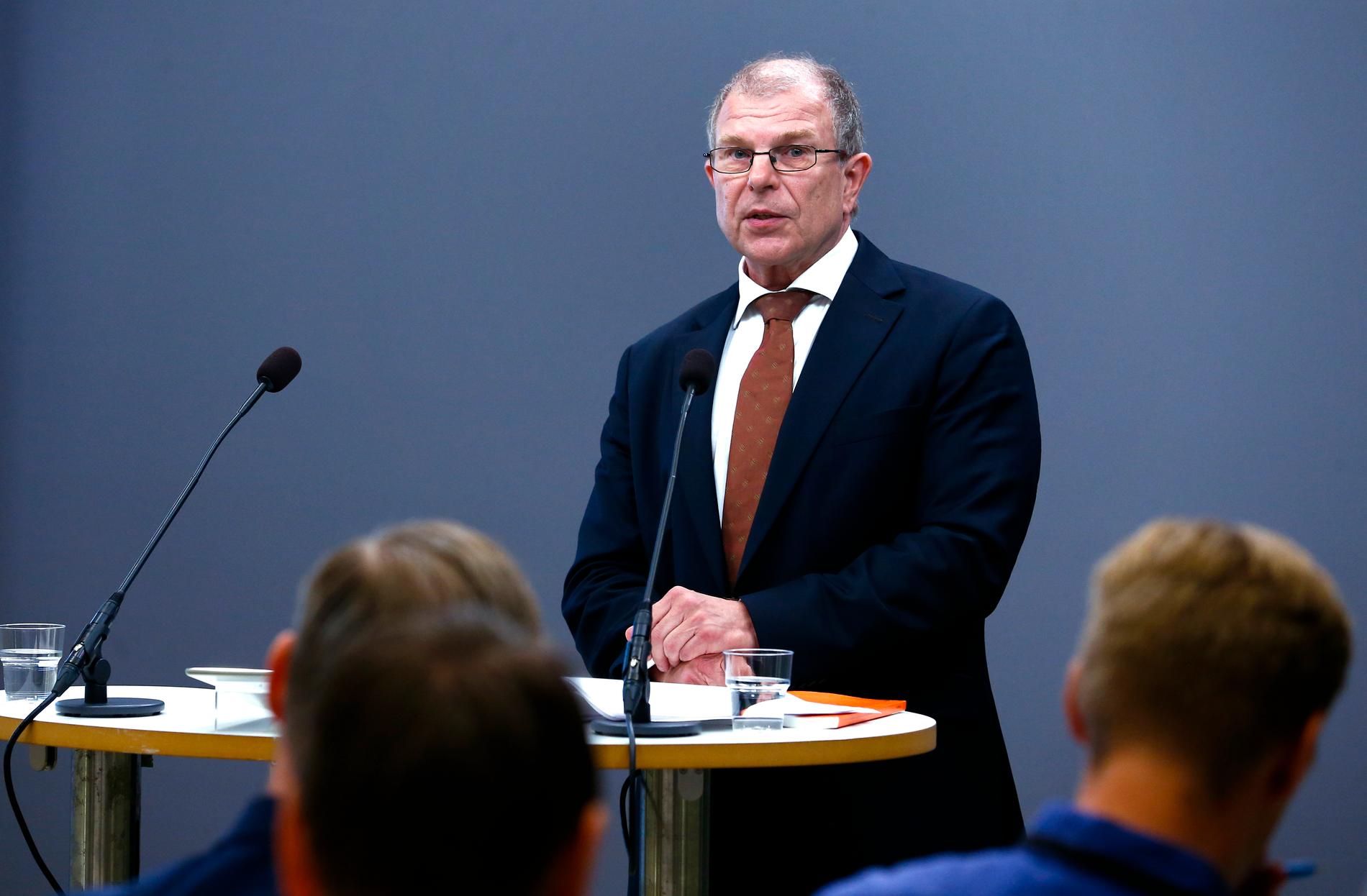 Regeringens vapenutredare Kazimir Åberg presenterar betänkande om ändringar i vapenlagstiftningen.