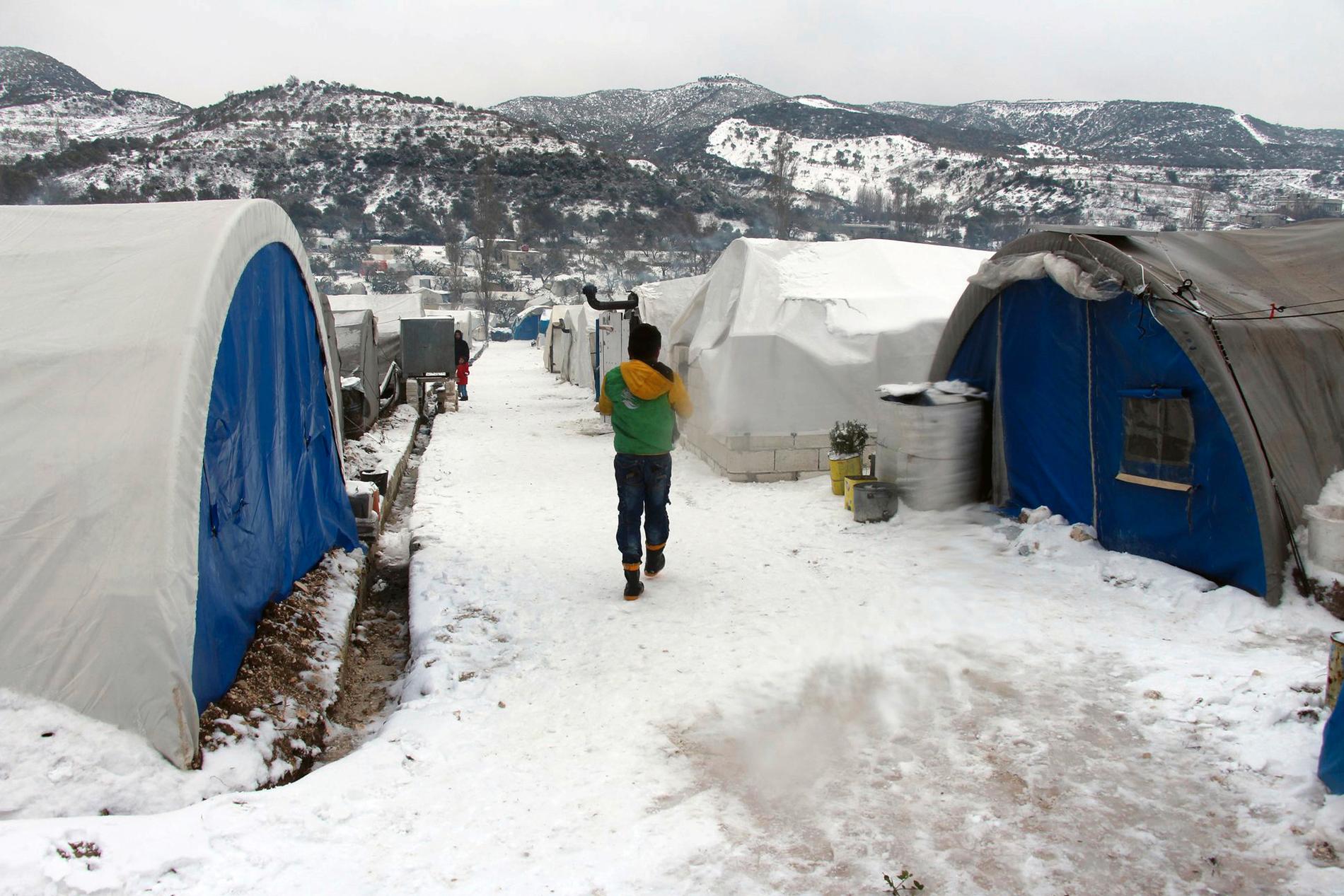 Provisoriska tältläger nära turkiska gränsen.
