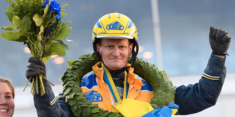 Patrik Fernlund vann Amatör-SM på Åbytravet under lördagen. Knappa dygnet innan sökte han vård på sjukhus: ”Dramatiska timmar”.