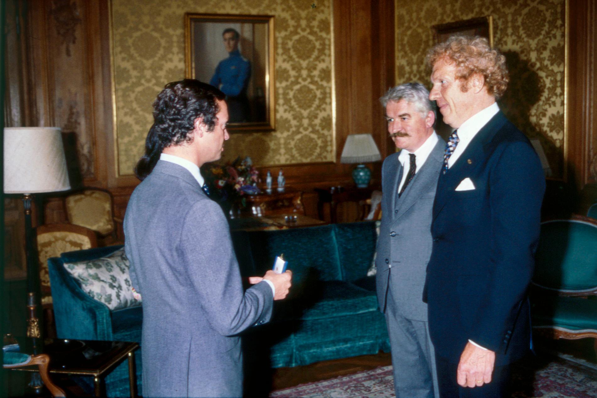 Hasse och Tage får medalj av kungen 1982.
