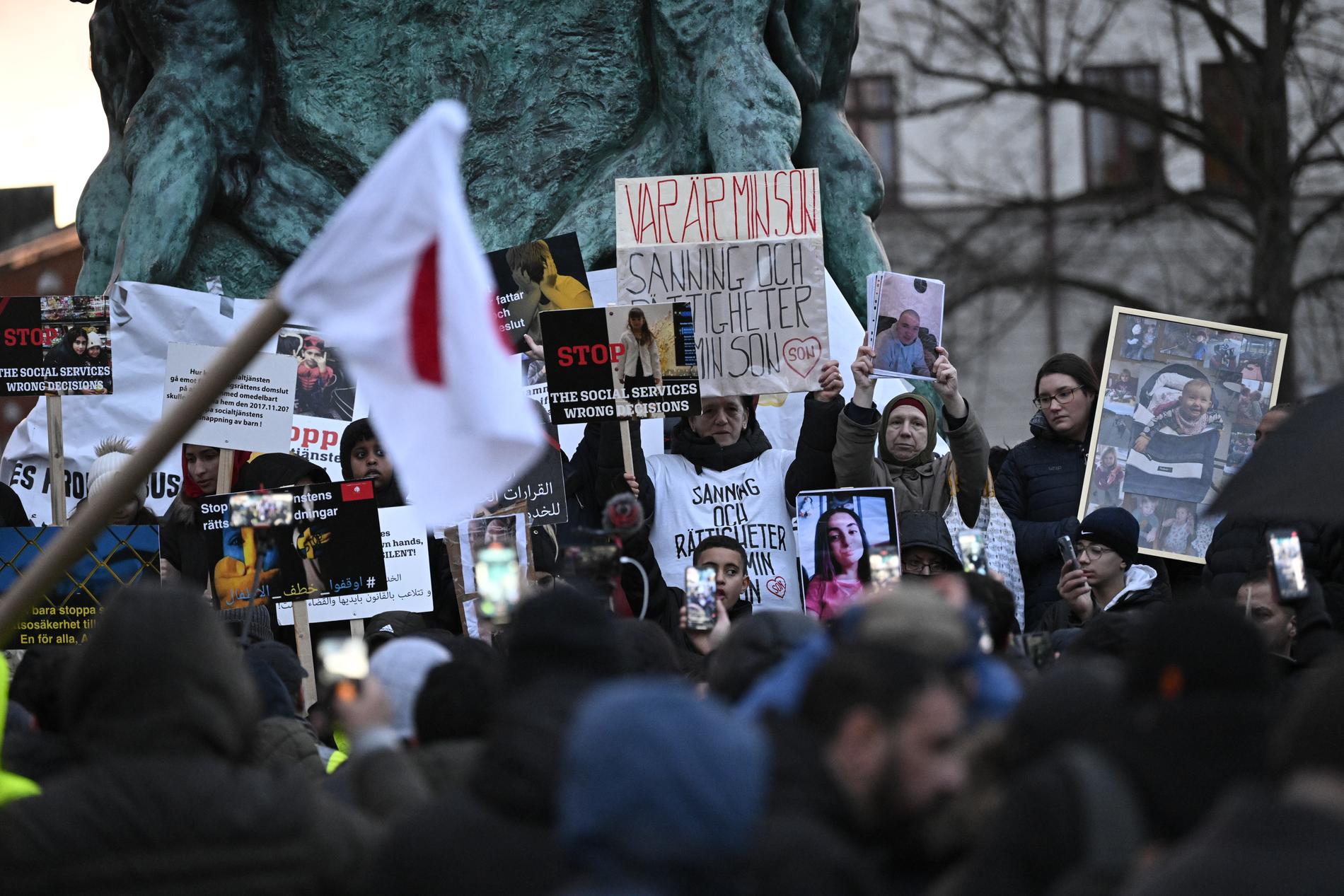 Demonstration mot LVU och socialtjänsten på Möllevångstorget i Malmö i februari i år.