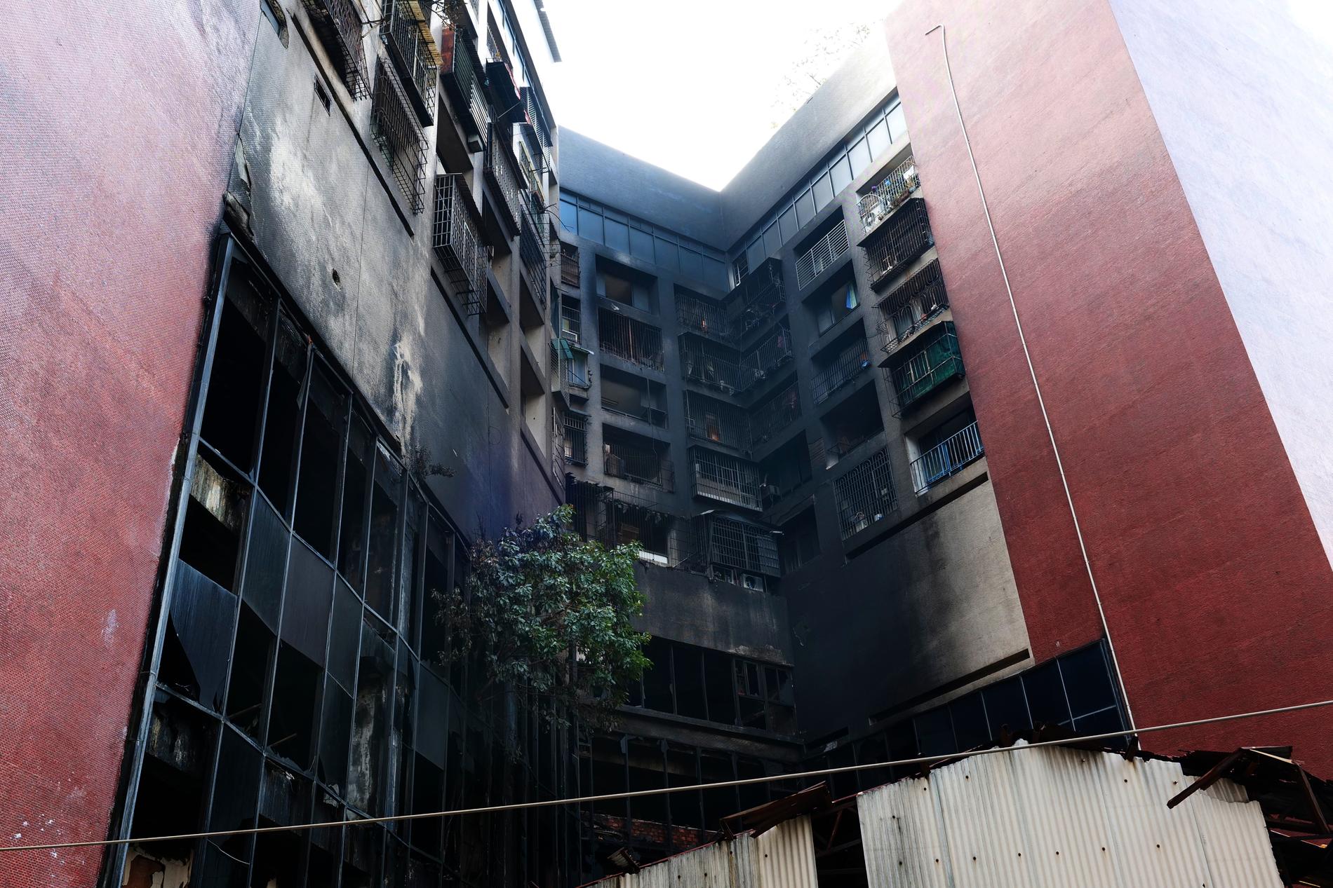 Höghuset förstördes och 46 människor omkom i branden i Kaohsiung, Taiwan, i oktober. Arkivbild.