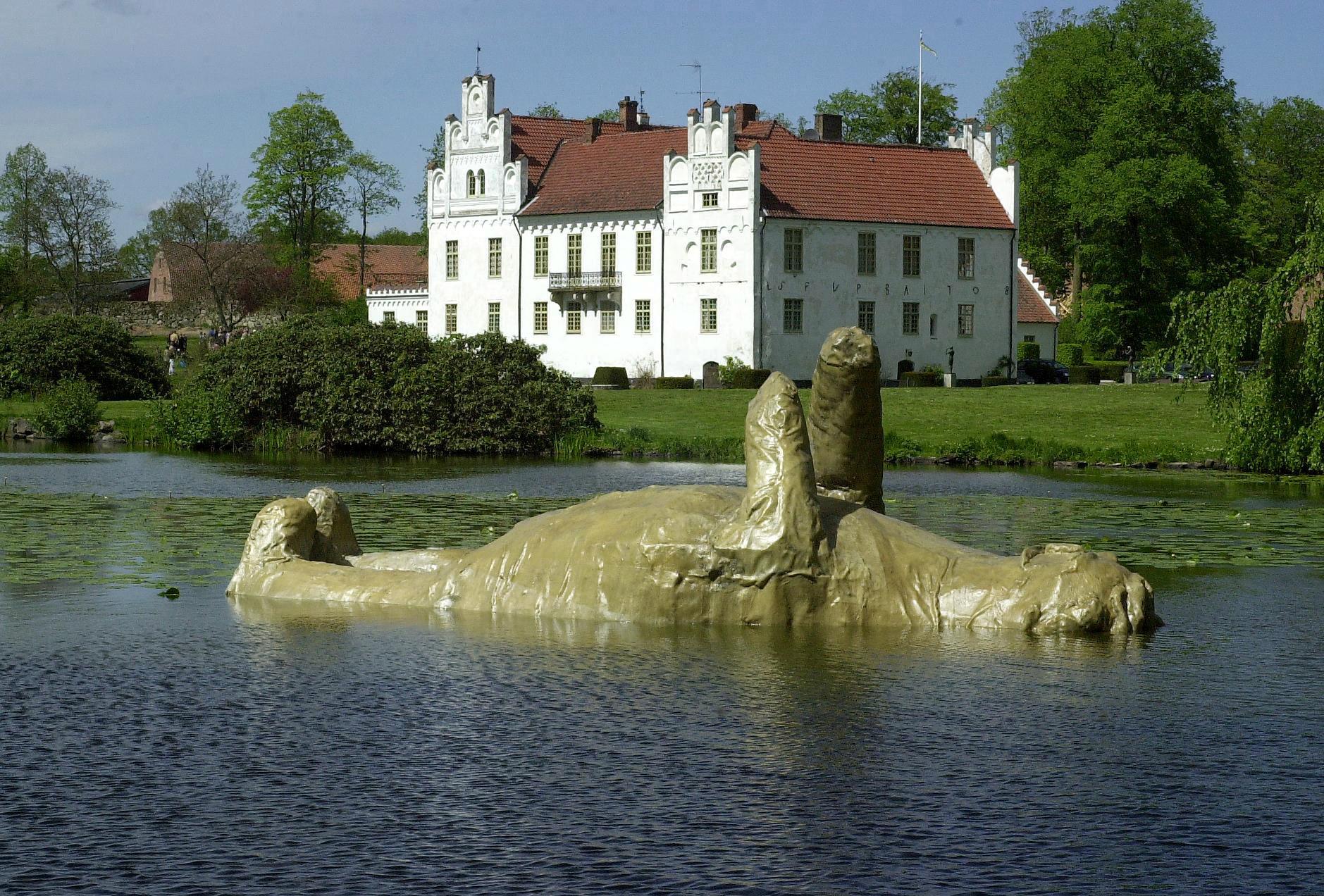 Wanås slott i Skåne. På sommaren upplåter greveparet Marika och Carl-Gustaf Wachtmeister slottet för konstutställningar.