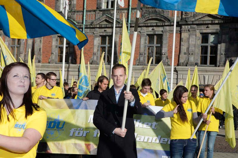 ”ÄR MER NATIONALISTISKA” SDU:s ordförande Gustav Kasselstrand fick sparken från sitt arbete på SD:s partikansli 2012 efter att ha kritiserat partiledningen.