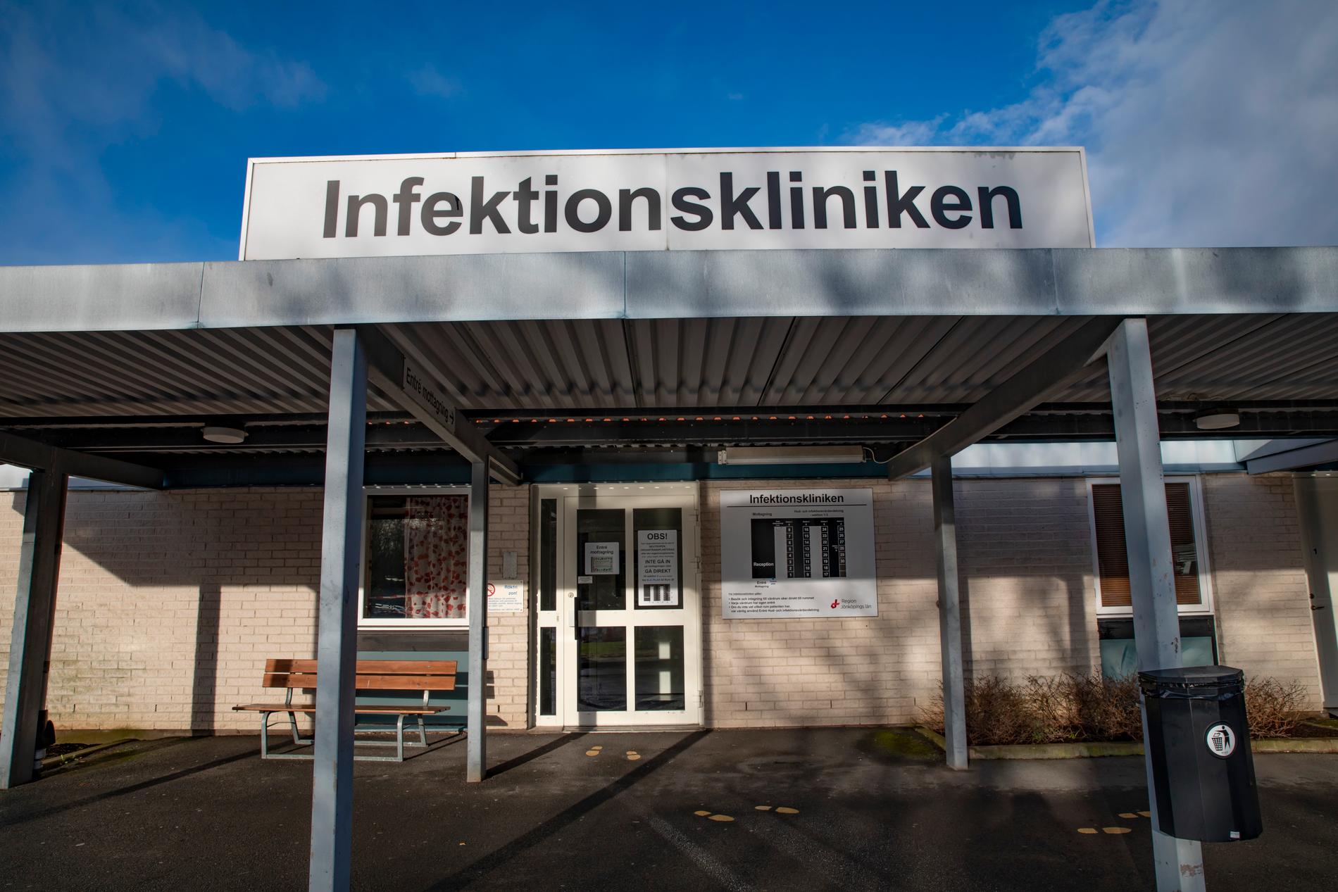 Sjukhuset i Jönköping där den smittade kvinnan vårdats. Hon är det enda bekräftade fallet av corona i Sverige.