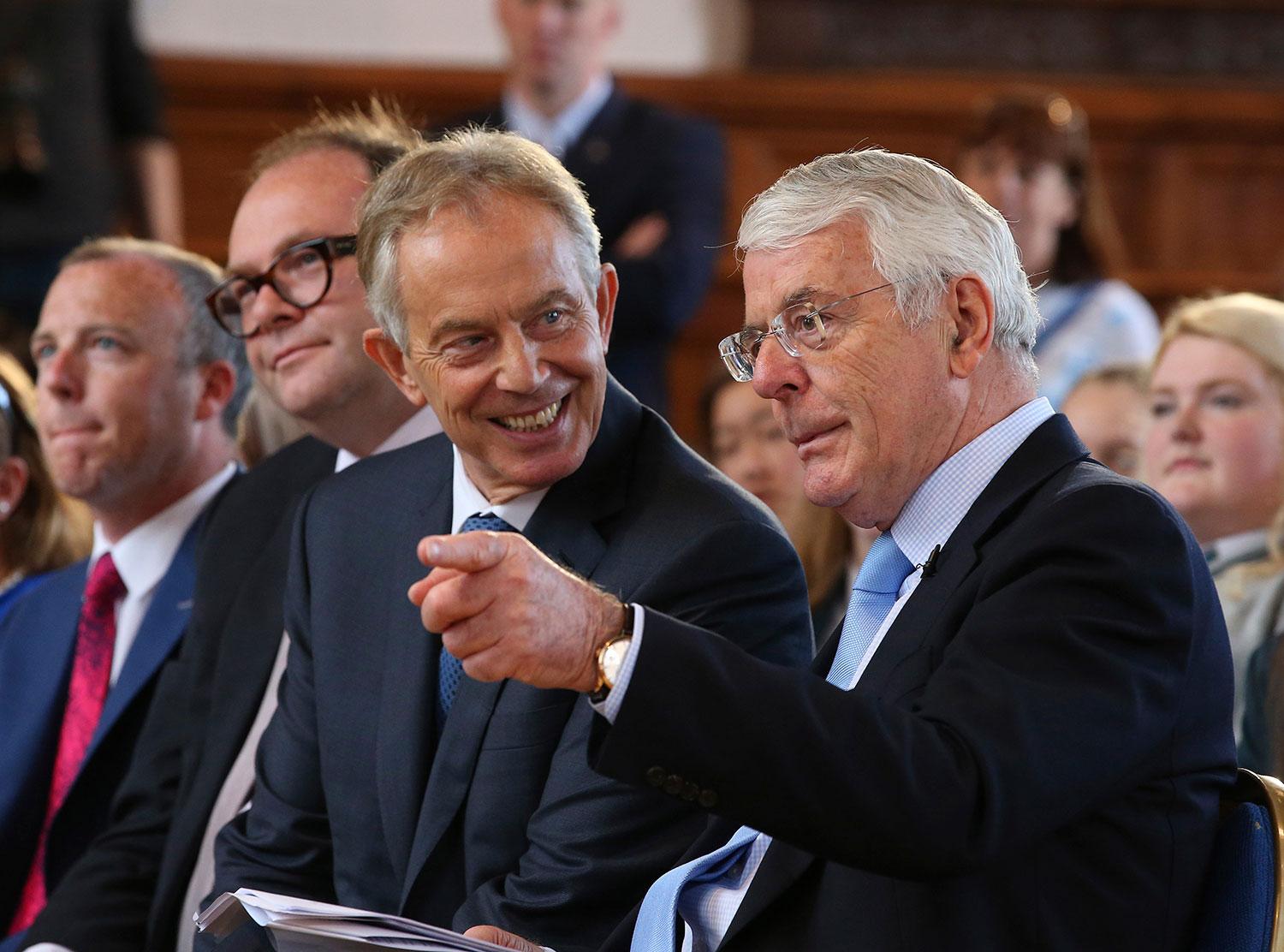 De gamla trätobröderna Tony Blair, Labour och John Major, Tory, jobbar sida vid sida för att förmå britterna att rösta kvar landet som EU-medlem.