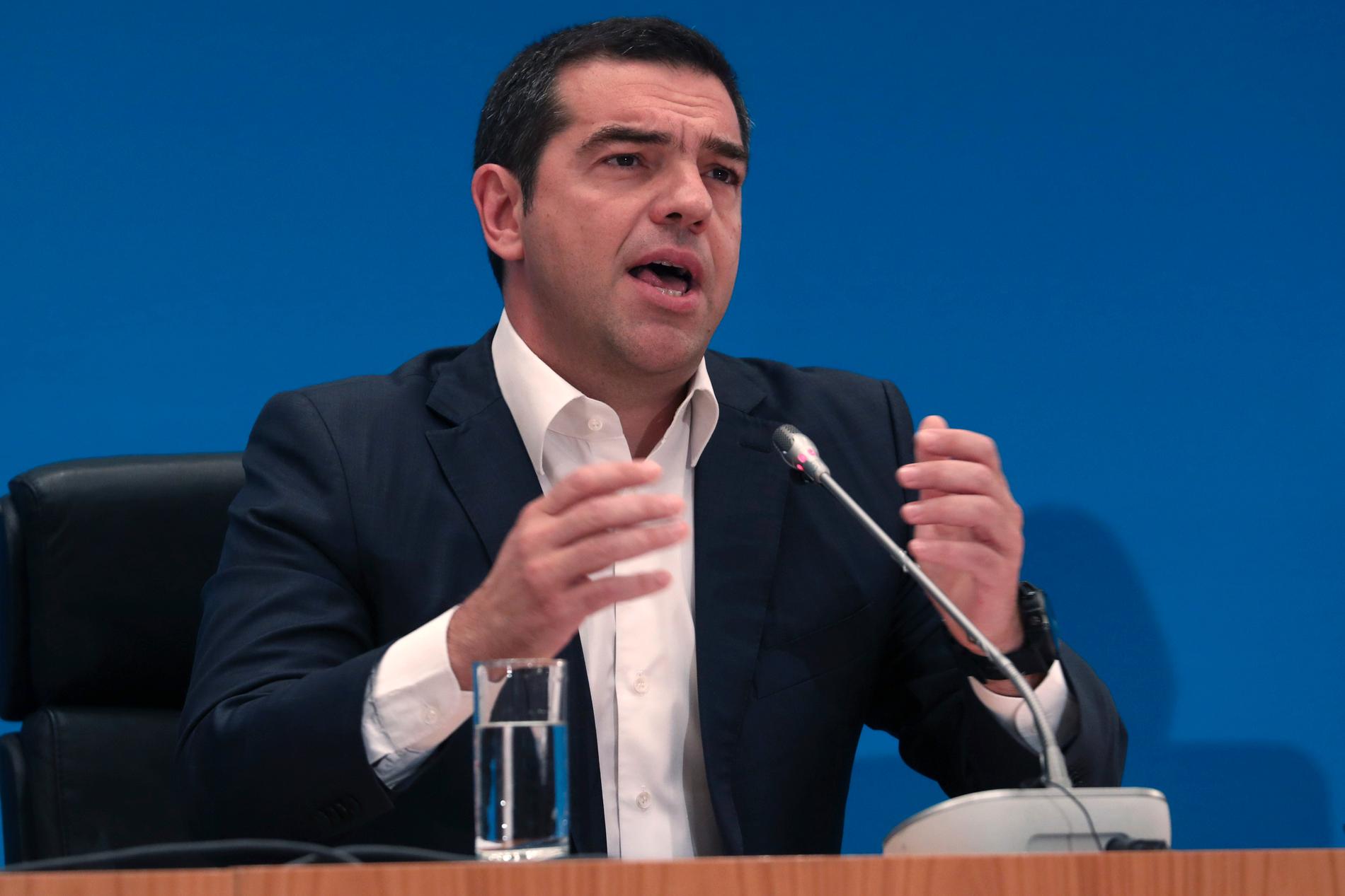 Premiärminister Alexis Tsipras, ledare för partiet Syriza, när han erkänt förlust i valet.