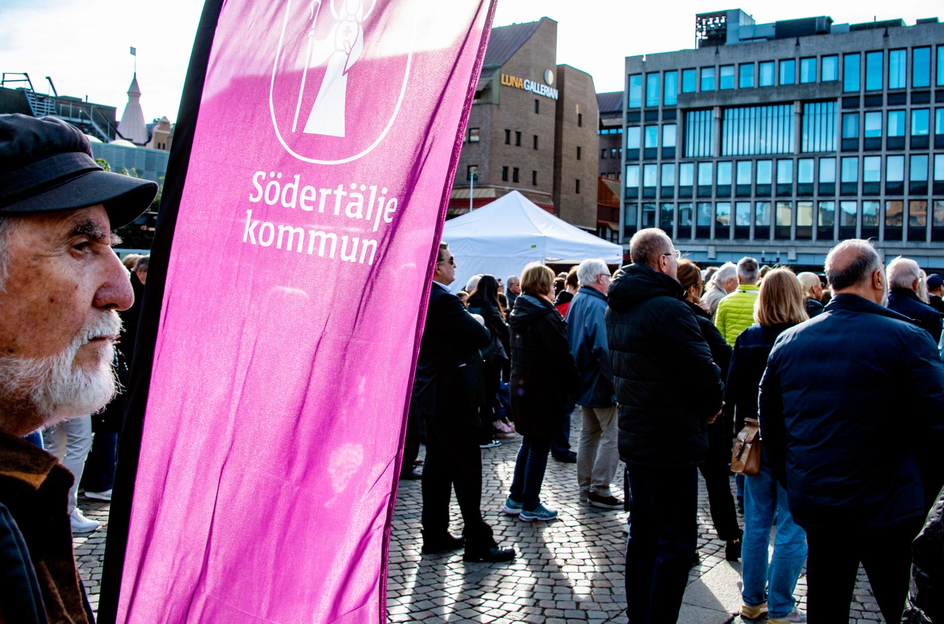 Hela Stora torget i Södertälje var fullt med folk som ville sluta upp mot gängvåldet. 