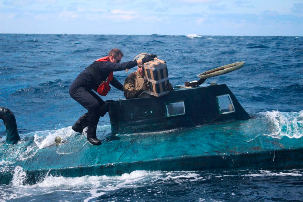 Nära fem och ett halvt ton kokain hittades ombord på ubåten i Stilla havet i början av september.