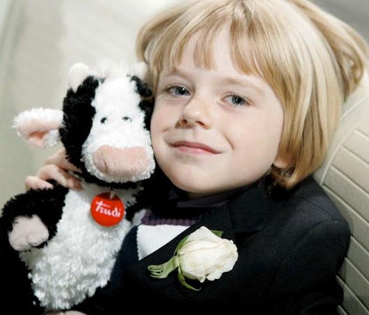 Max Page, 7, föddes själv med ett svagt hjärta och har nu opererats.