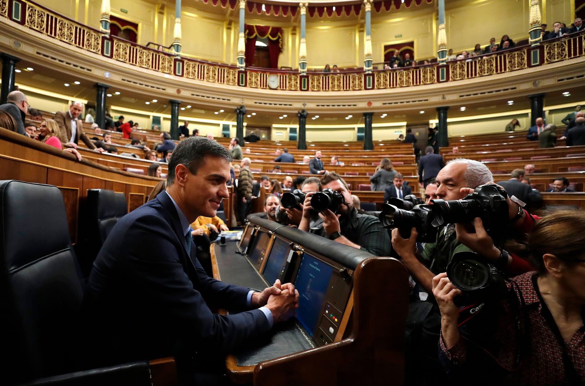 Premiärminister Pedro Sánchez vid omröstningen i det spanska parlamentet. Hans budget föll och nu väntar sannolikt nyval.