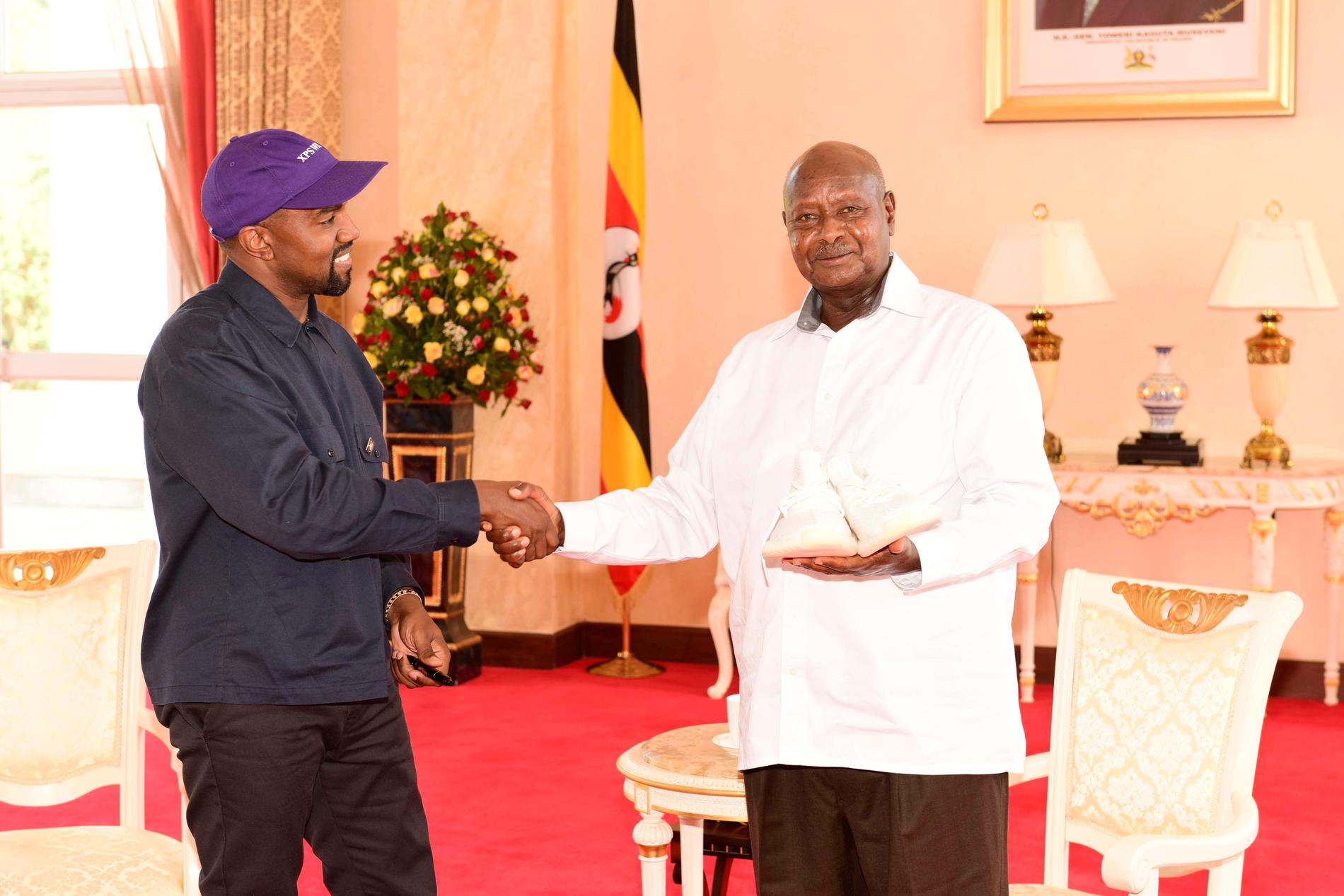 Kanye West och Ugandas president Yoweri Museveni. 
