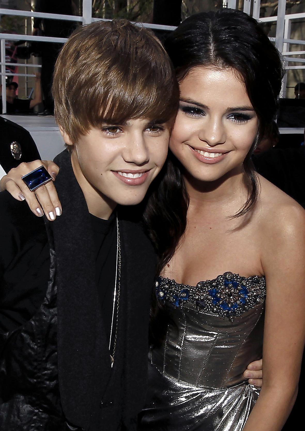 GRAVID? Popstjärnan Justin Biebers flickvän Selena Gomez fördes i förrgår kväll till sjukhus efter att ha drabbats av kraftig huvudvärk och yrsel. Nu spekulerar Hollywood i att hon kan vara gravid.