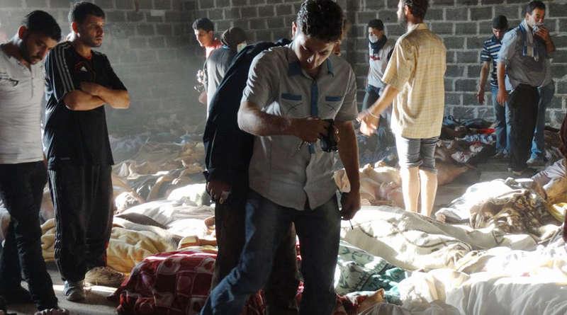 På privata bilder från det attackerade området sågs döda kroppar i massor.