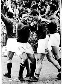 Senaste mästaren. Kurre Hamrin vann ligan med Milan 1968. Här en bild från en ligamatch mellan Hamrins dåvarande klubb Fiorentina mot Juventus 1960. Resultat 1–0. Målskytt: Kurre Hamrin.