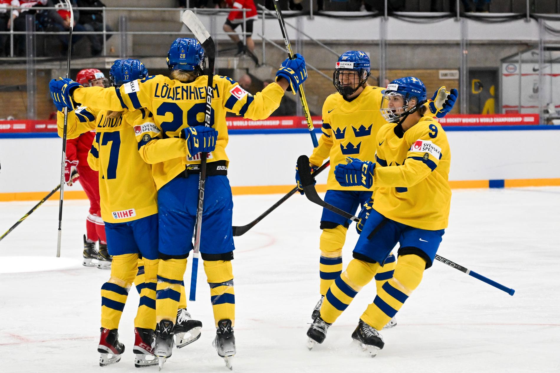 Sverige vann med 5–2 i premiären mot Danmark i VM.