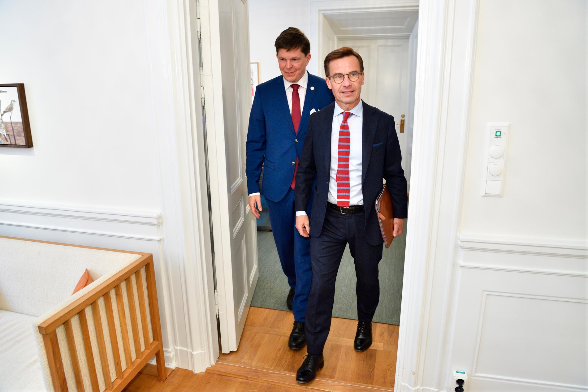 Moderatledaren Ulf Kristersson med talmannen Andreas Norlén.