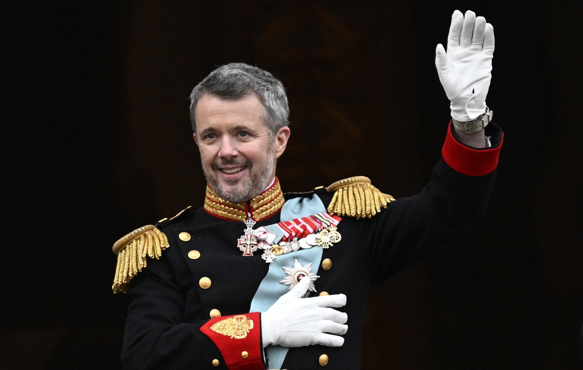 Kronprinsen har blivit kung Frederik X . 