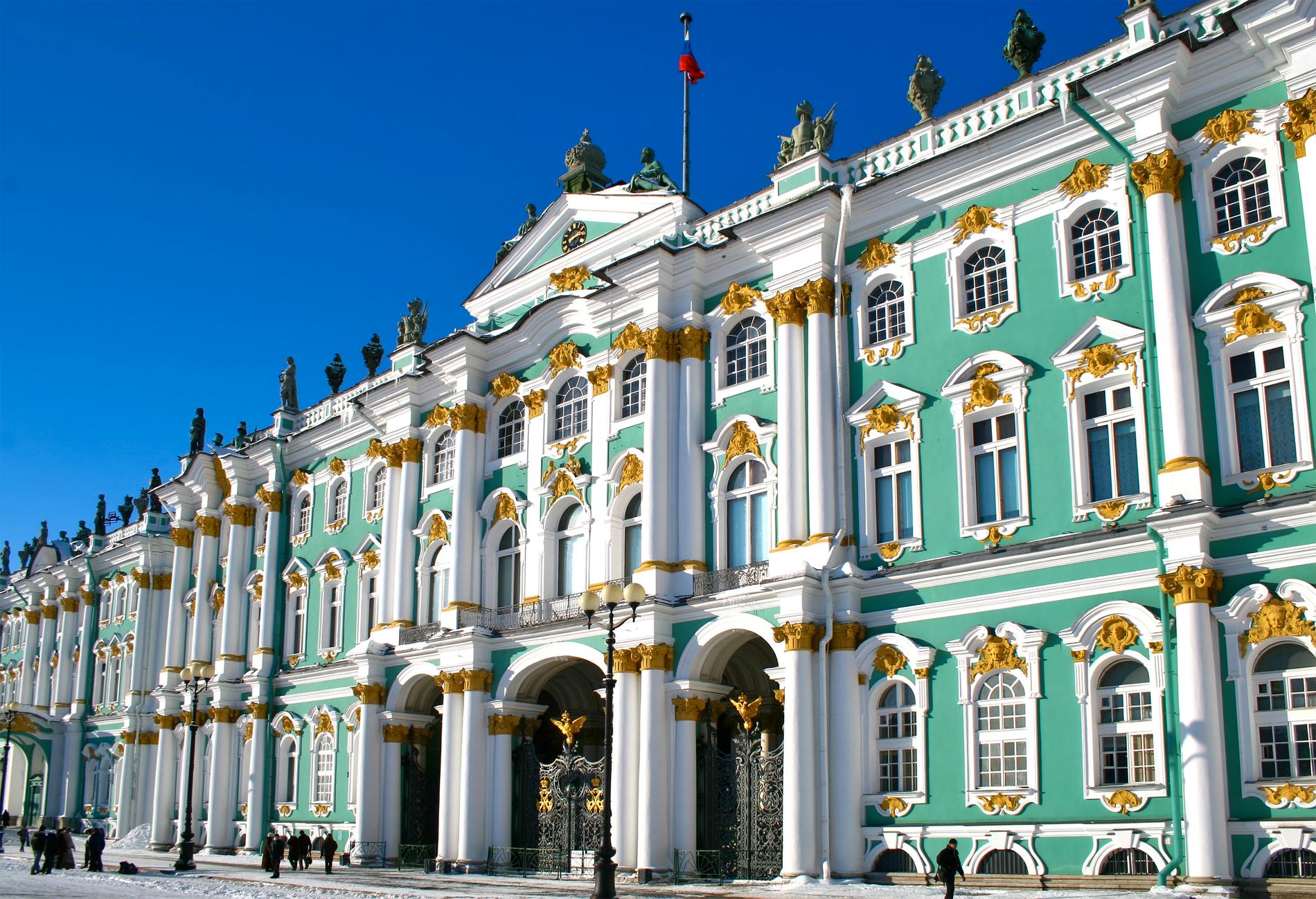 De forna tsarerna regerade från Vinterpalatset i Sankt Petersburg. 