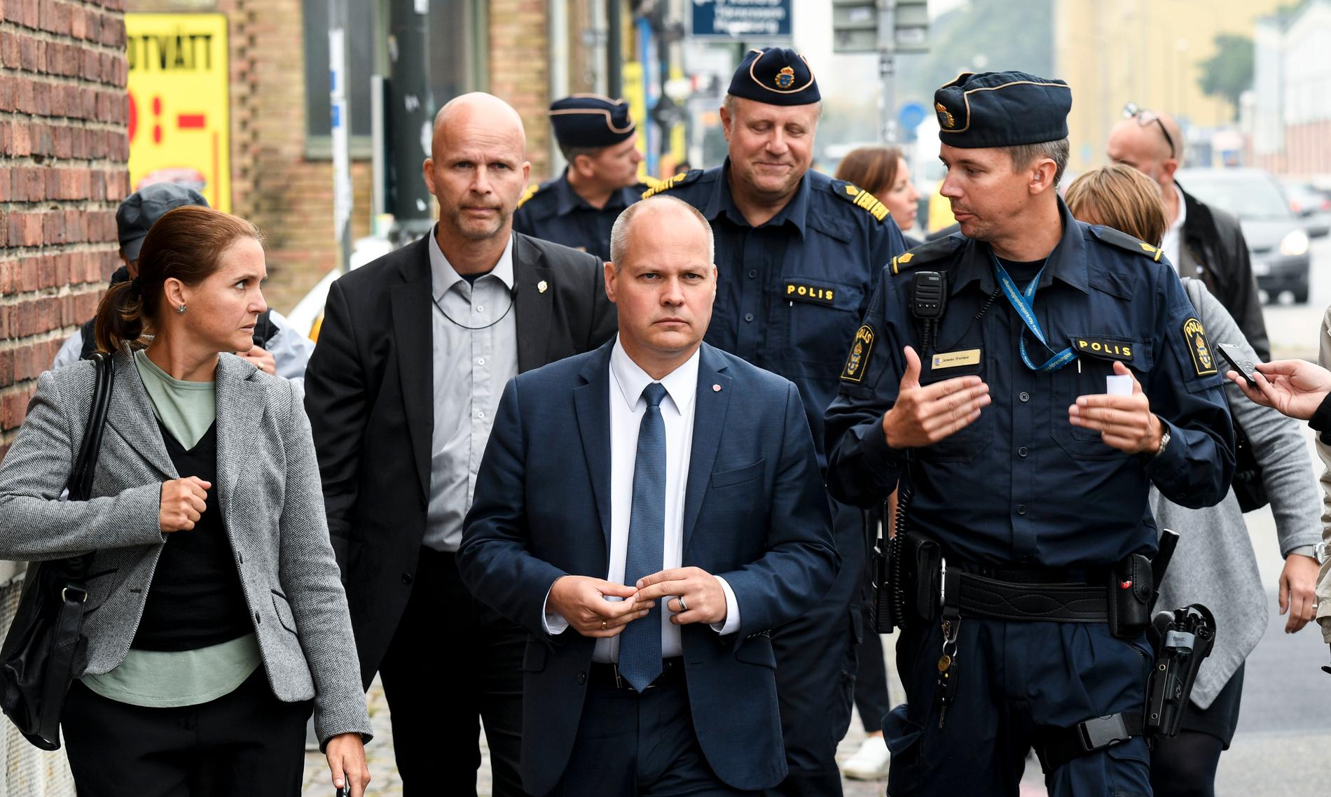 Justitieminister Morgan Johansson (S) på rundvandring med polis i Malmö 2017. Arkivbild.