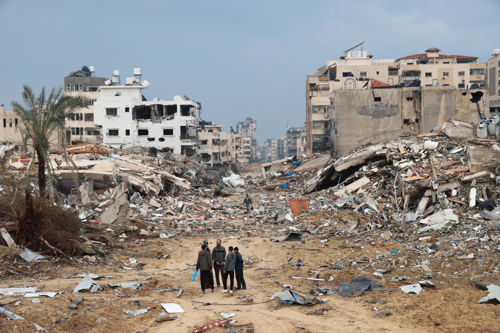 Förstörda byggnader på i Gaza City. 