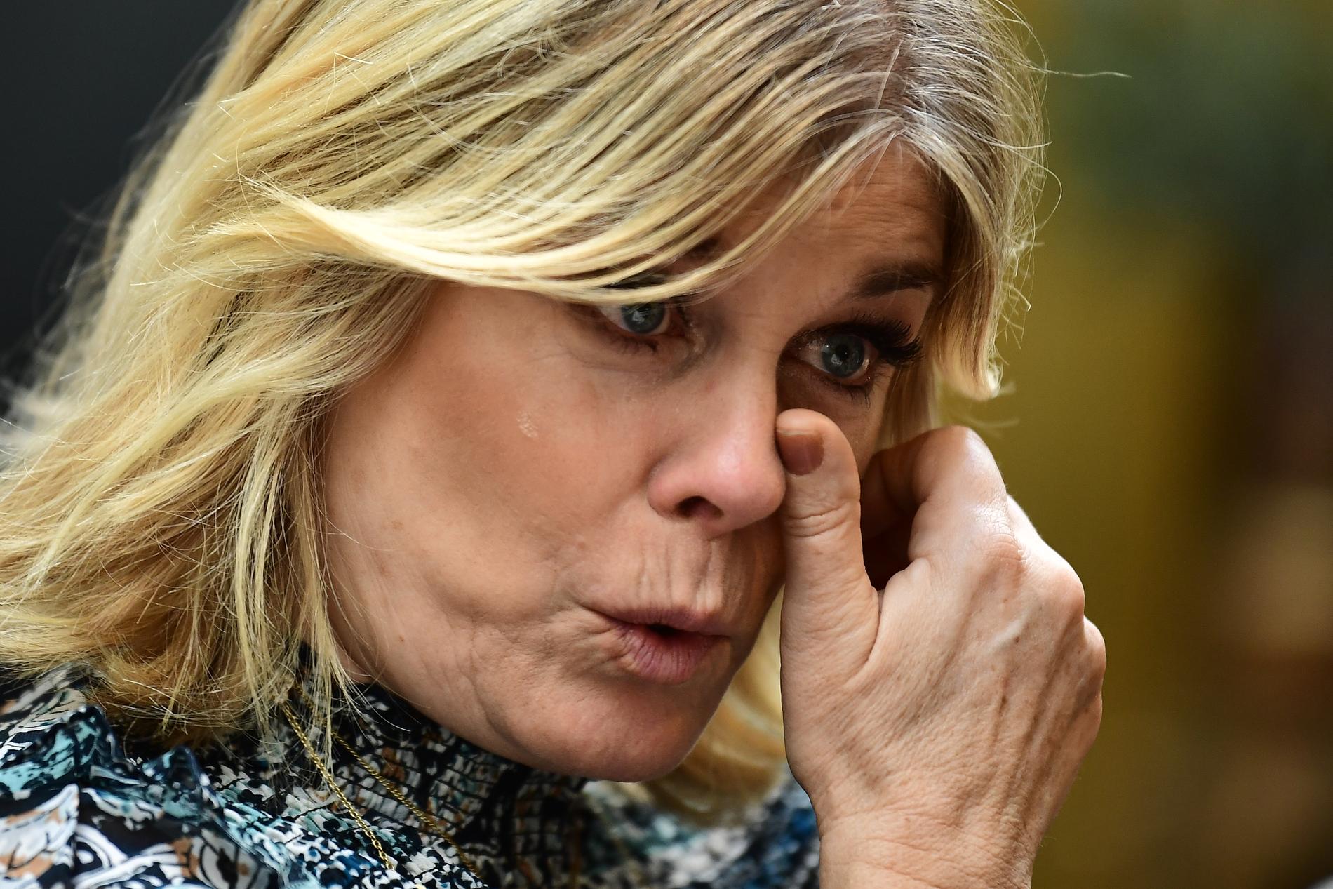 Pernilla Wahlgren brast ut i tårar när hon nåddes av det tragiska beskedet om Marie Fredrikssons död under SVT:s pressträff inför ”Stjärnorna på slottet”