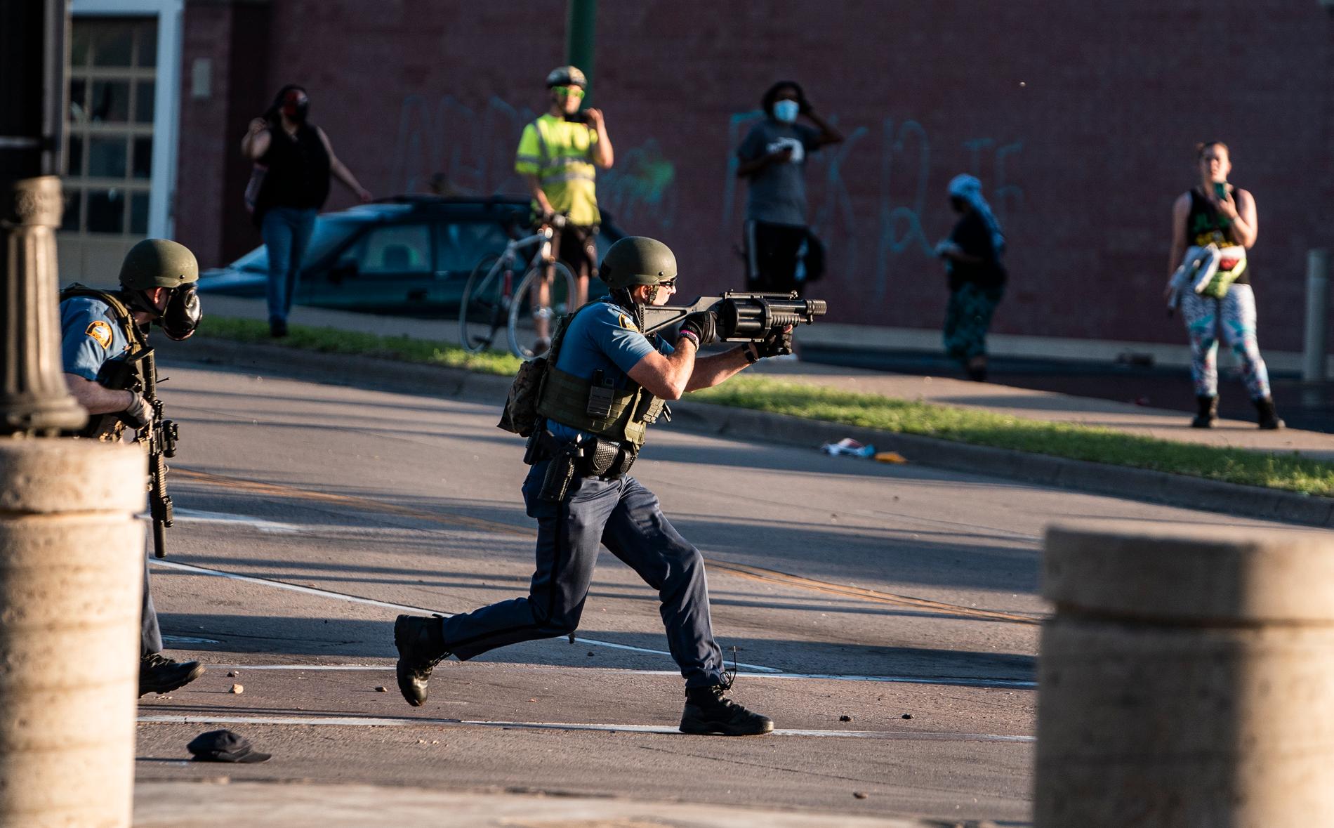 En polisinsats i Minneapolis tvillingstad Saint Paul, där en affär plundrades.