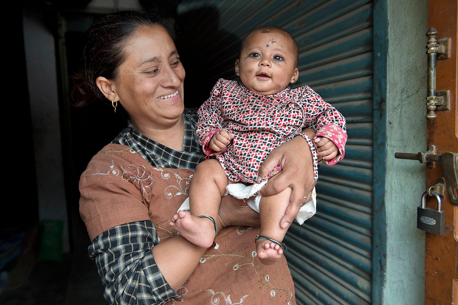 Mamman Rasmila Awal, 35, berättar om sina 22 timmar av skräck efter den katastrofala jordbävningen i Nepal som tog över 5 500 liv - och den totala lyckan när hon ”fick tillbaka” sin fyra månader gamla bebis Sonish.