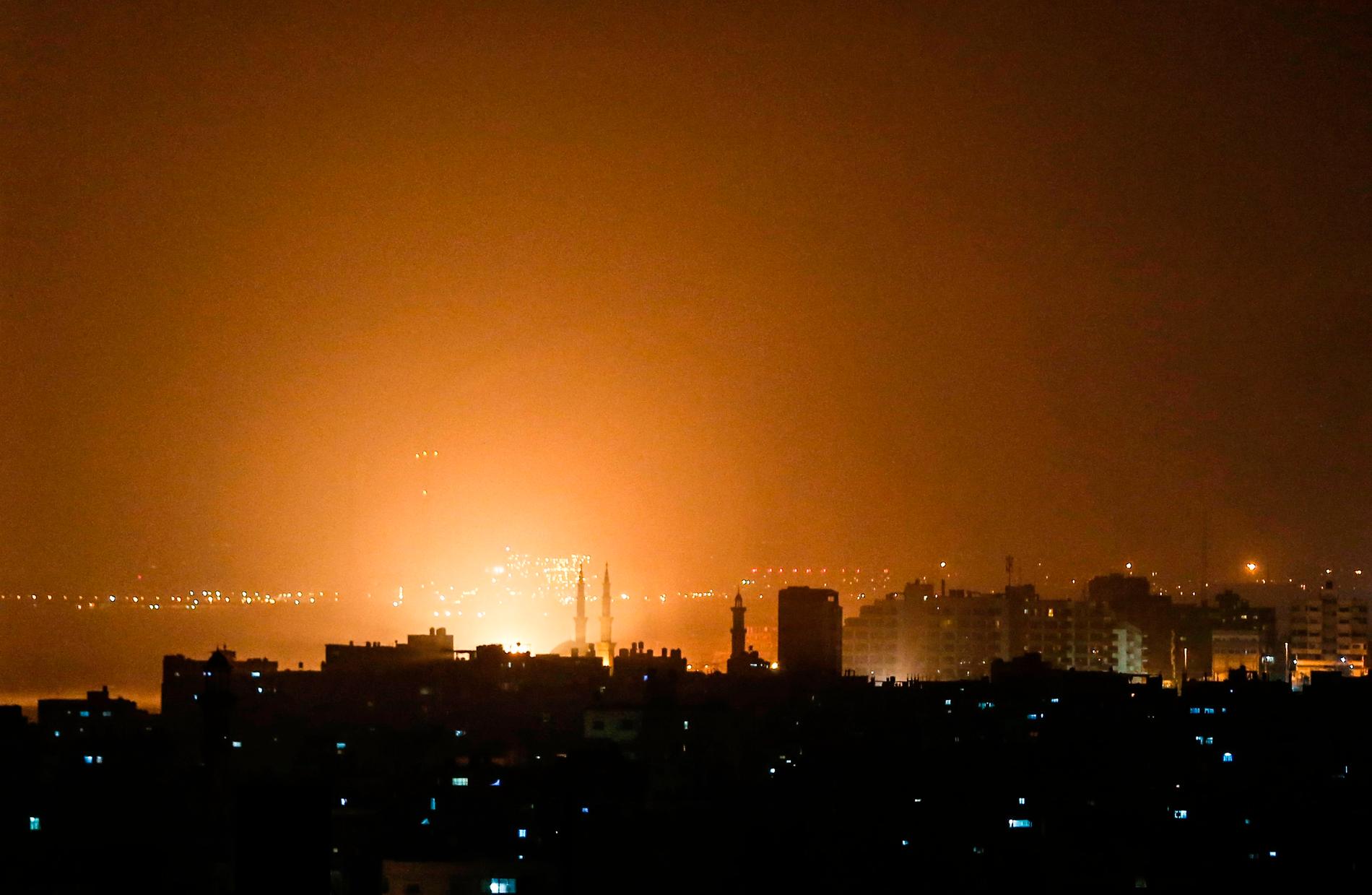 Himlen över Gazaremsan lystes upp under attacken från Israel.