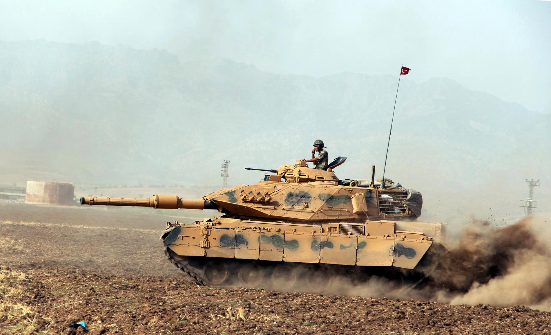 En turkisk stridsvagn vid en militärövning vid gränsen mot Irak. Arkivbild.
