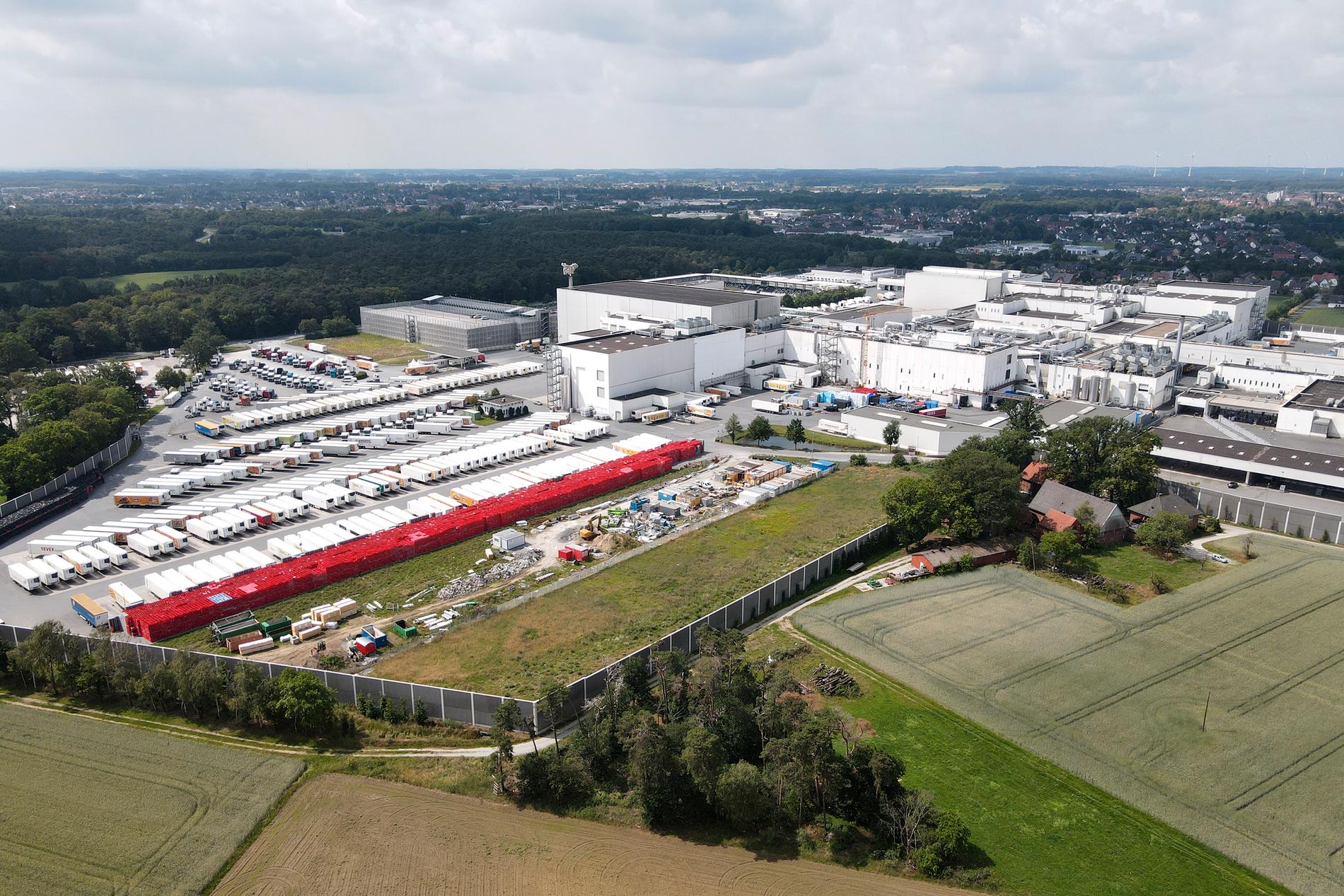 Över 1 500 arbetare på köttfabriken Tönnies i västra Tyskland har visat sig vara smittade av coronaviruset. 