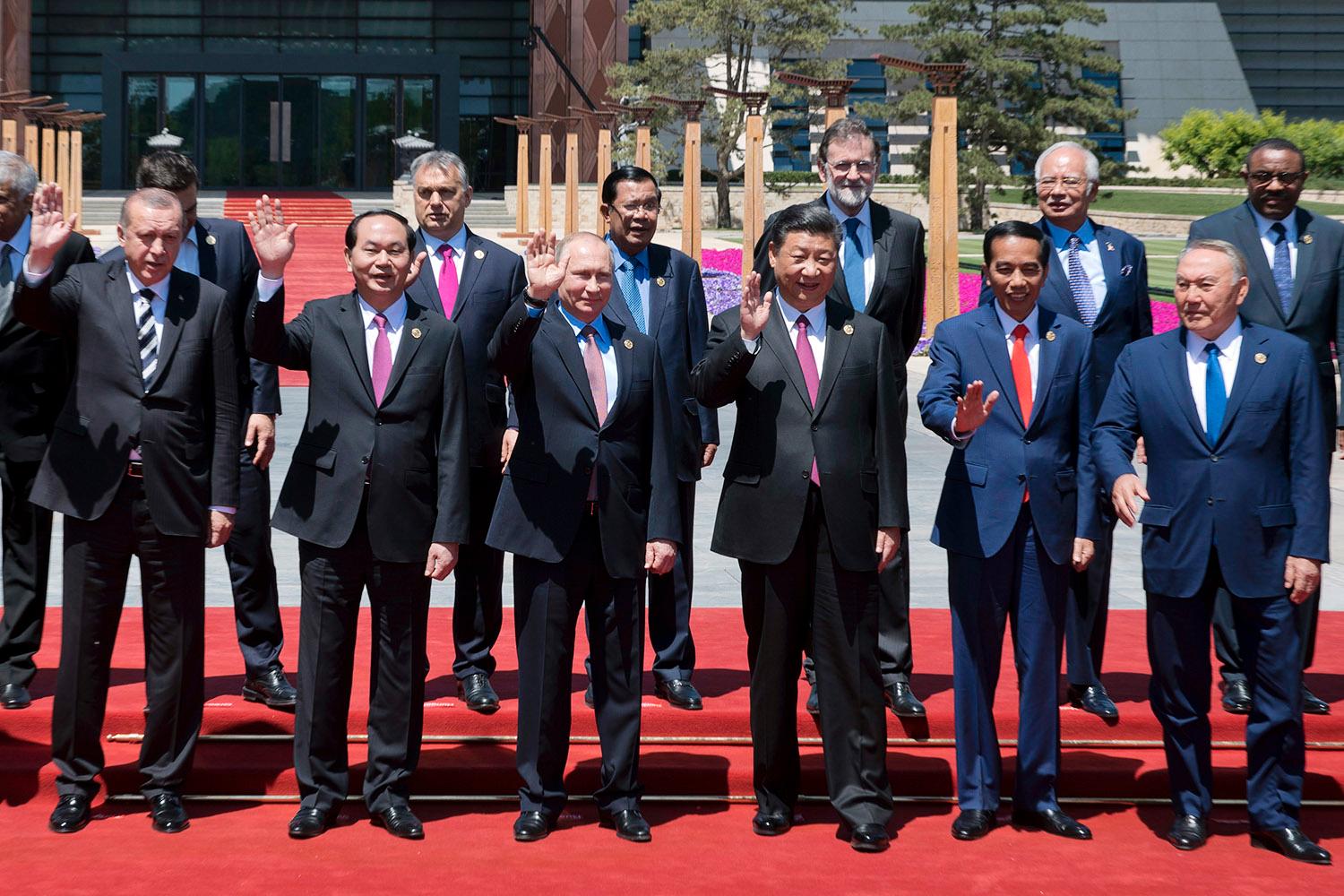 Kinas president Xi Jinping tillsammans med Vladimir Putin, Recep Tayyip Erdoğan och andra ledare.