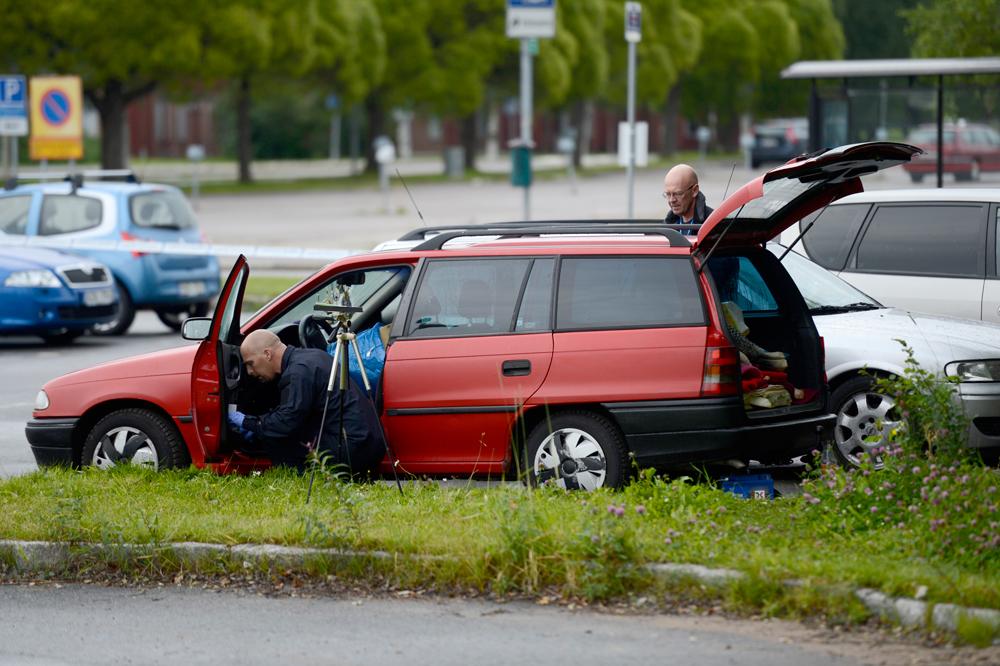 Två hemlösa EU-migranter blev beskjutna i onsdags natt när de låg och sov i sin bil utanför en bensinmack i Boden.