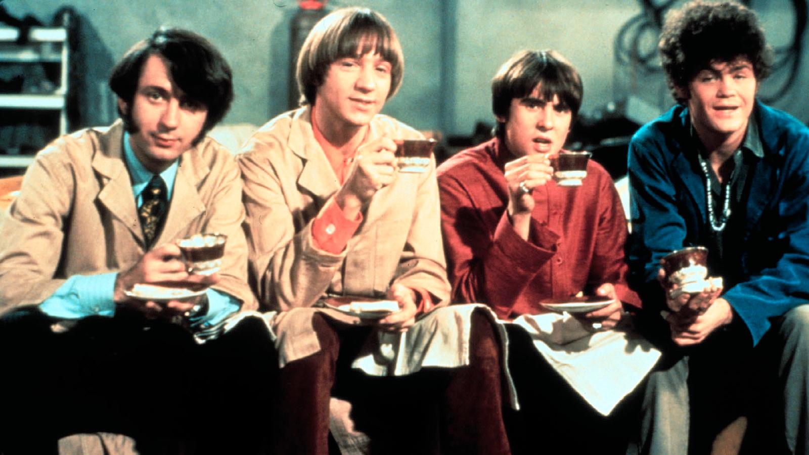 The Monkees under storhetstiden på 1960-talet, inför lanseringen av tv-serien ”Hey hey we’re The Monkees. Från vänster Michael Nesmith, Peter Tork, David Jones och Micky Dolenz.