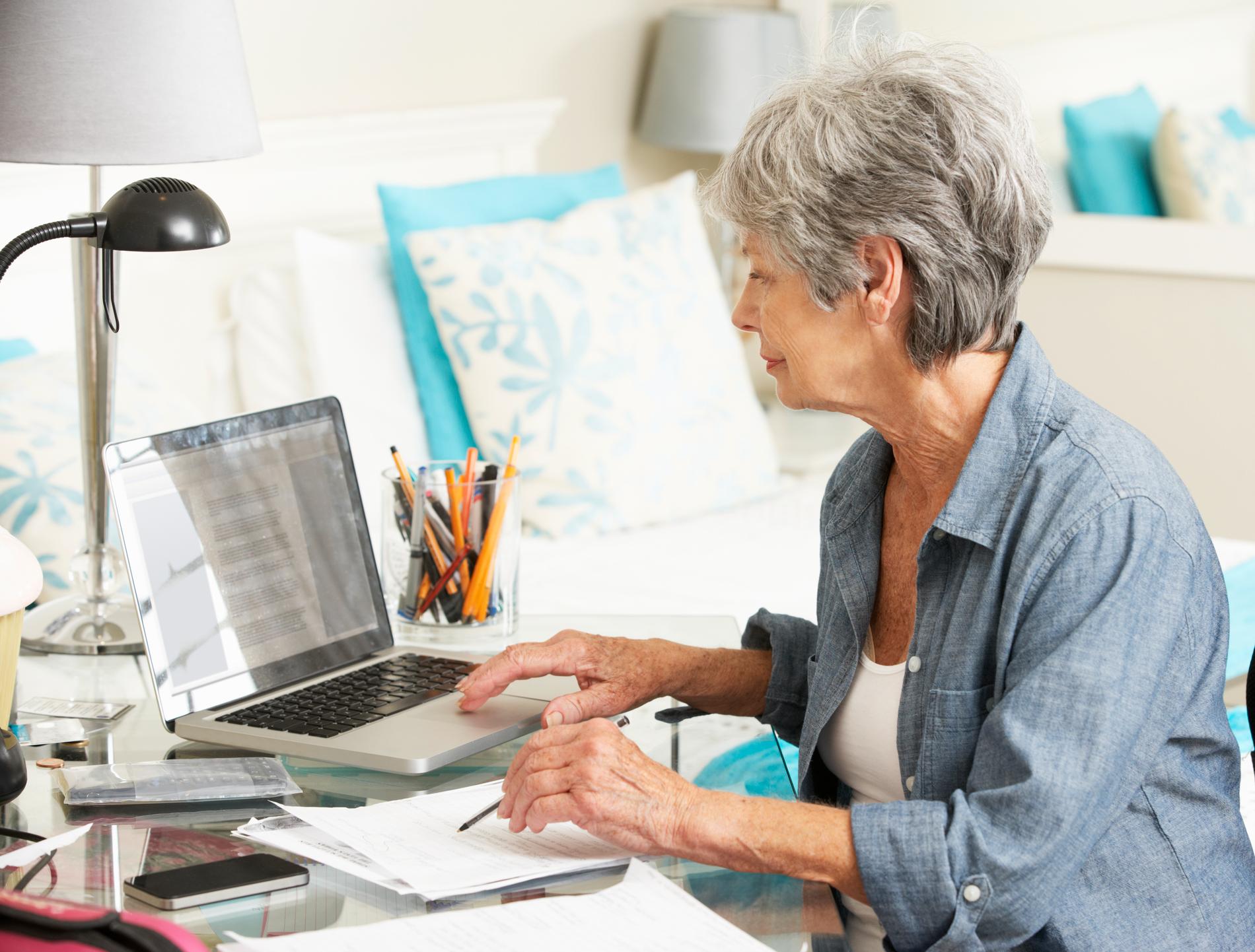 Planering, nätverk och sociala medier är tre tips till äldre som vill röra sig på arbetsmarknaden. 