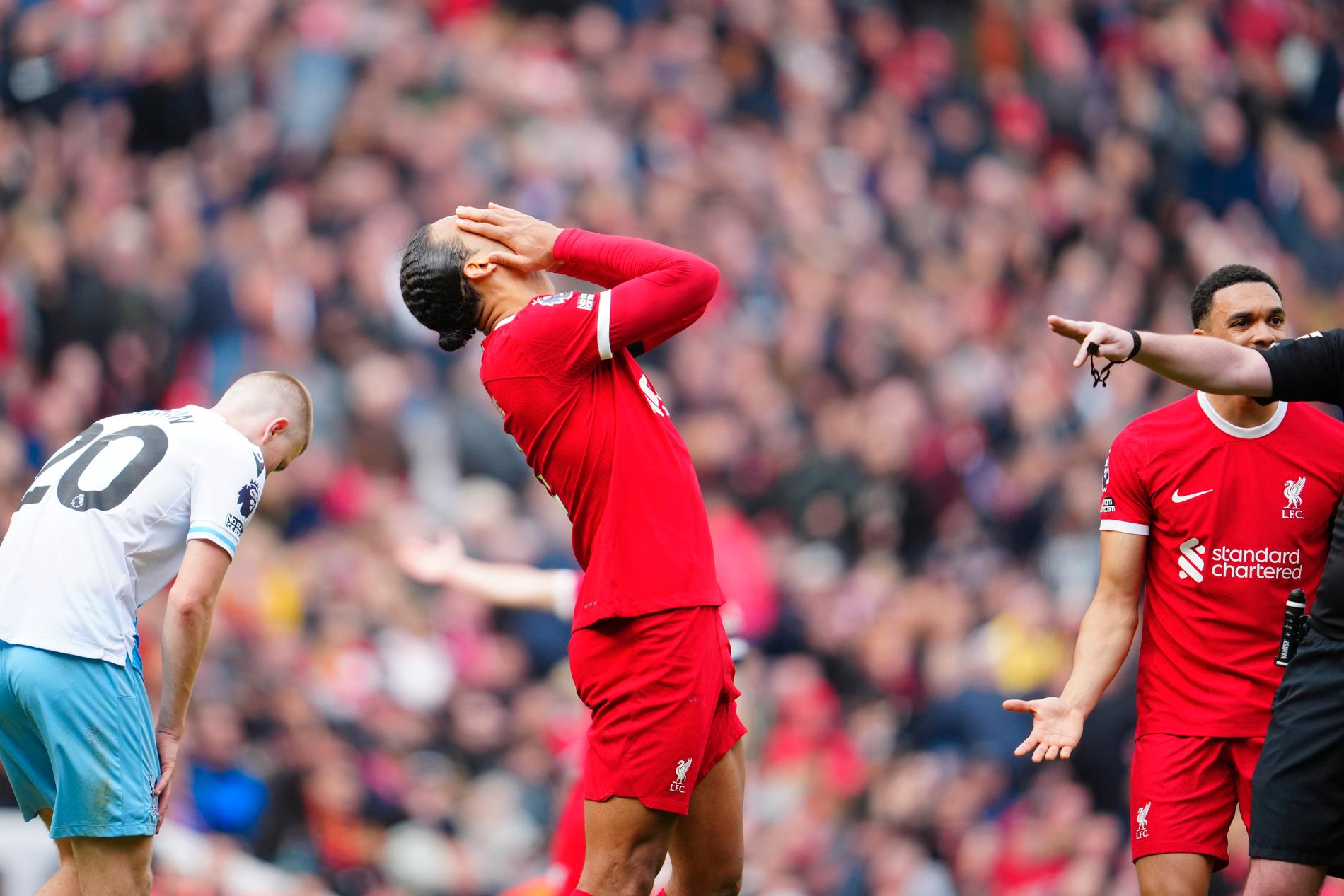 Virgil van Dijk undrar hur Liverpool kunde undgå att göra mål hemma mot Crystal Palace.