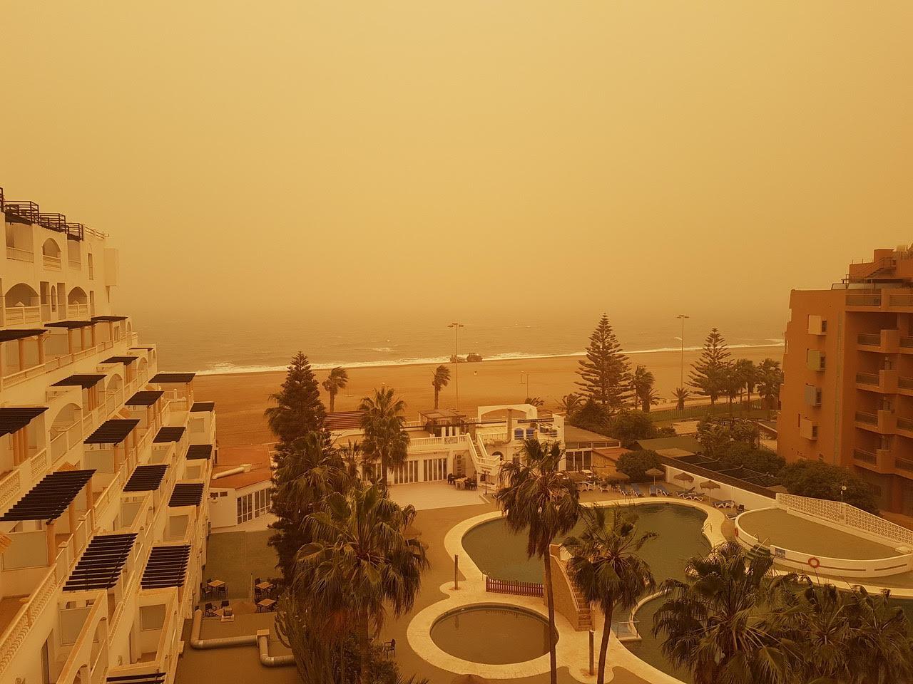 Sand från Saharaöknen har blåst in över Spanien.