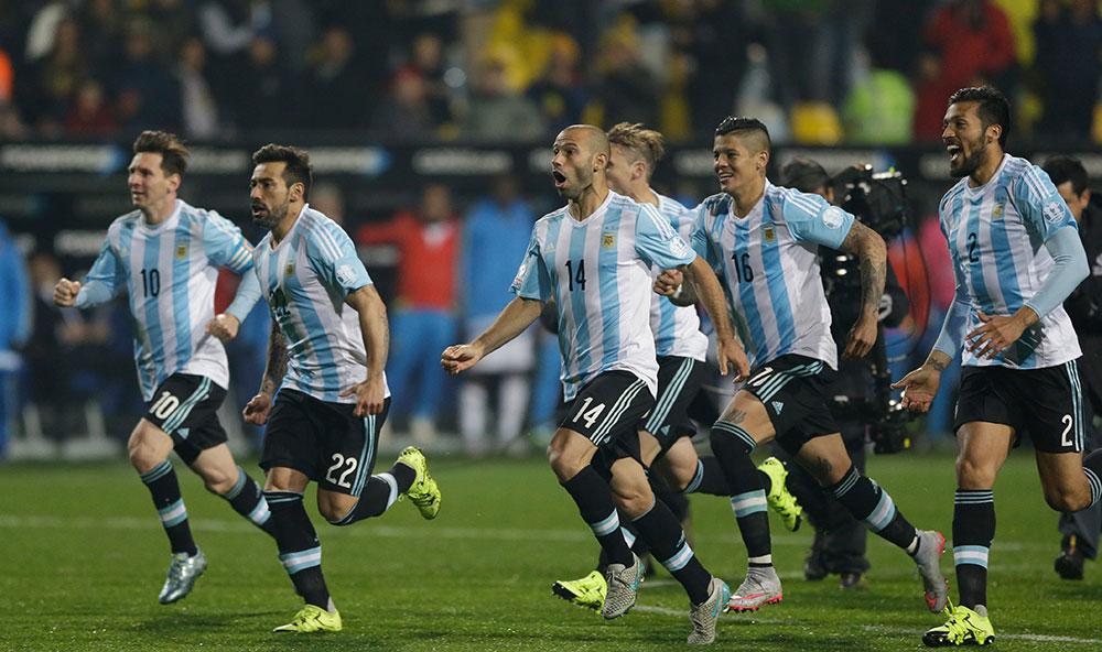 Argentina vinner på straffar