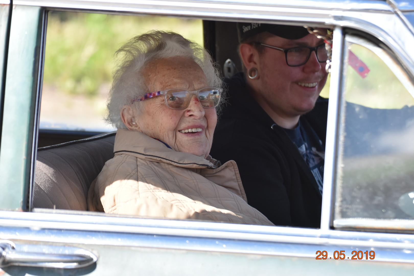 Passageraren Ann-Marie Lundh och chauffören BP.