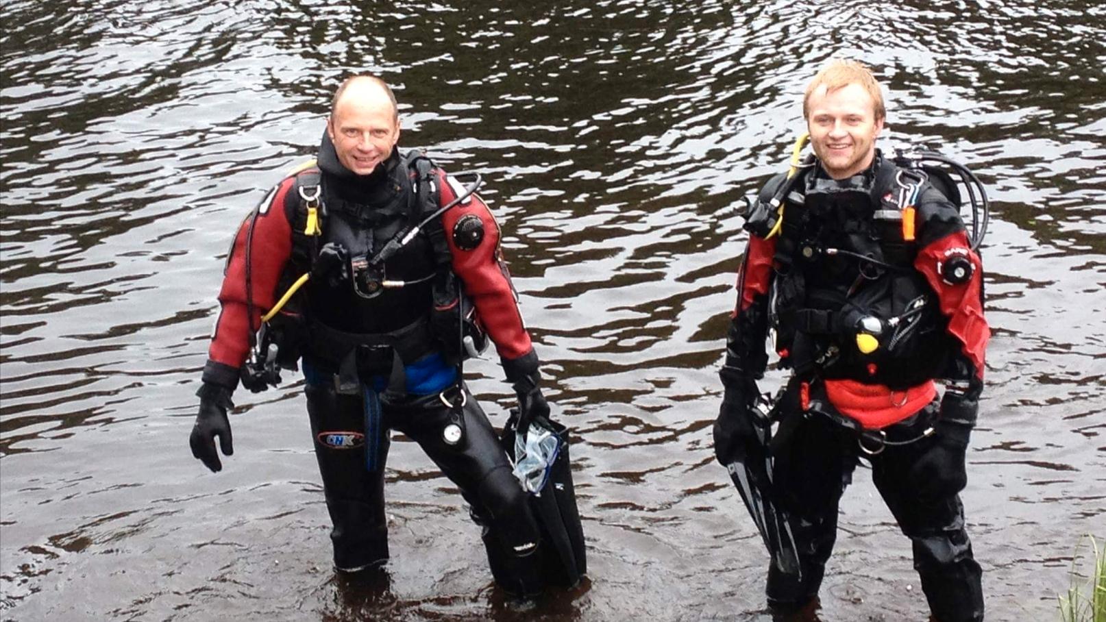 Nils-Erik Jönsson, 57, och sonen Jesper Jönsson Löf, 26, är båda dykare. När Urban Nilsson kollapsade hjälptes de åt att inleda hjärt-lungräddning. 