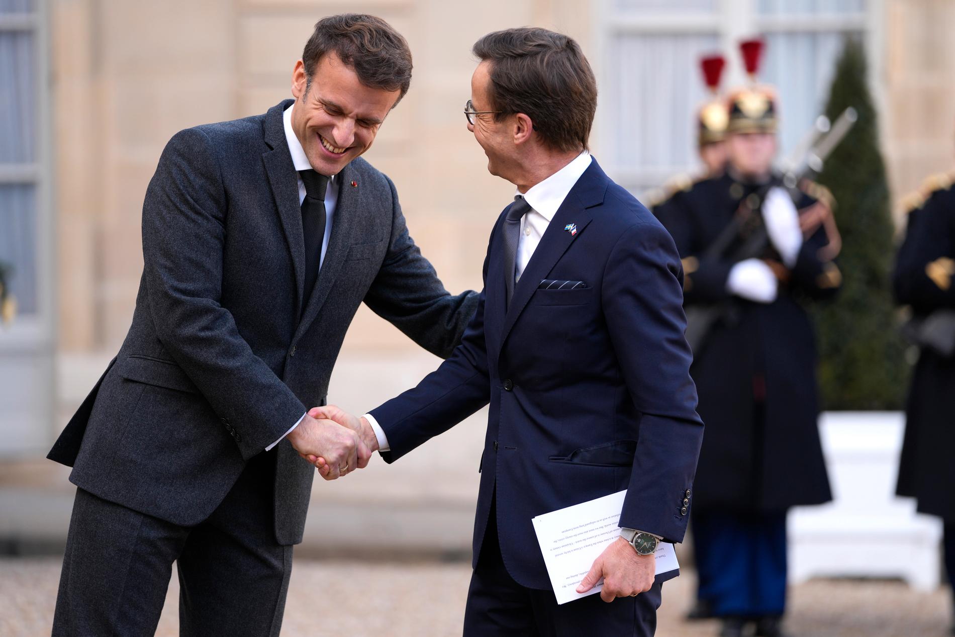 Frankrikes president Emmanuel Macron tillsammans med Ulf Kristersson i Paris i januari i fjol.