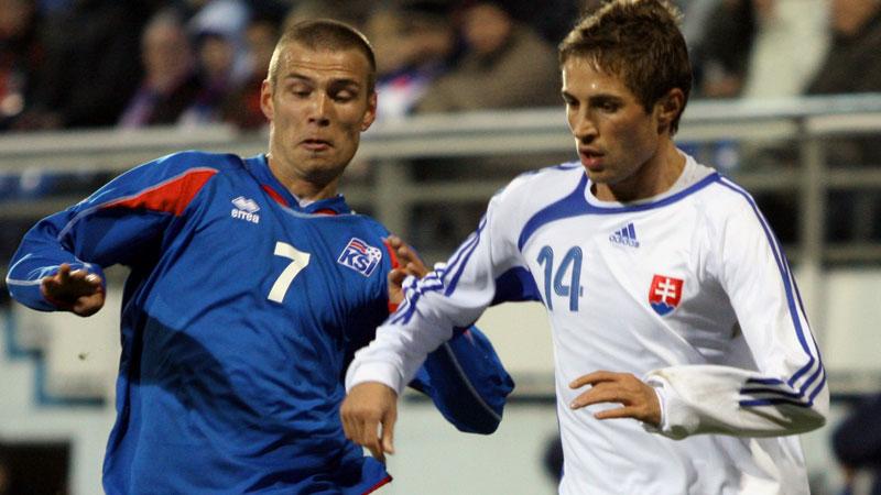 Bjarnarson, till vänster, i en landskamp mot Slovakien förra året.
