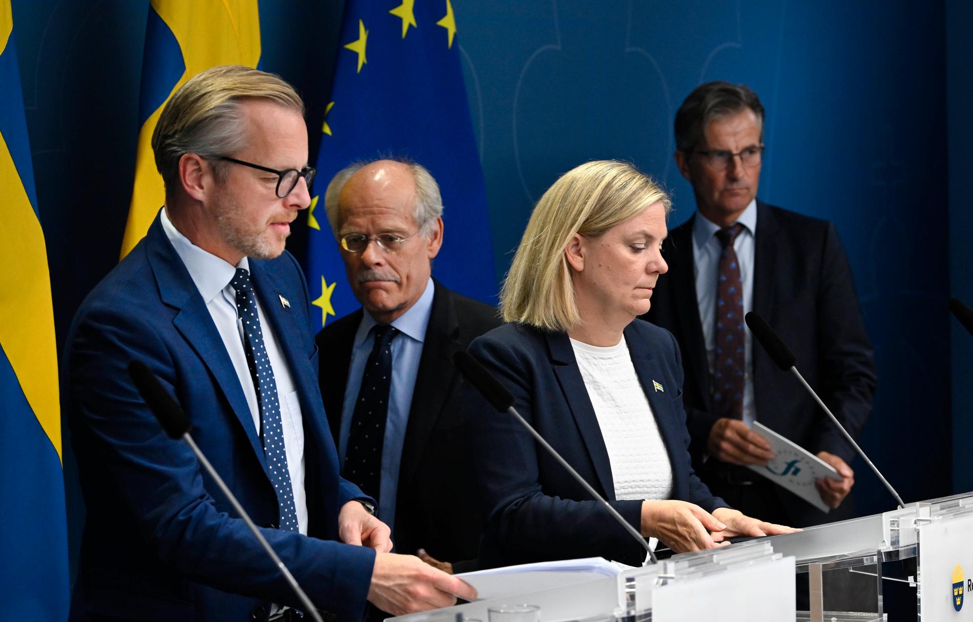 I lördags kallade Magdalena Andersson till presskonferens för att berätta att staten går in med garantier för att undvika en finanskrasch.