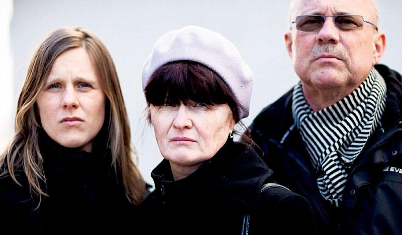 SÖKER FÖRKLARINGAR Systern Anna, mamma Lena och pappa Ulf upplevde att de blev nonchalerade av sjukhusets ansvariga efter Karins död.