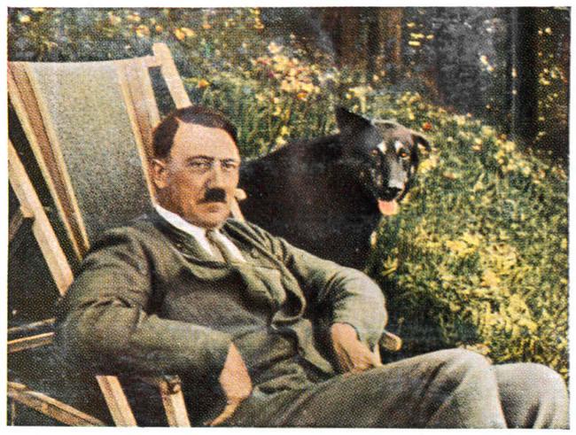 Adolf Hitler – med sin hund.