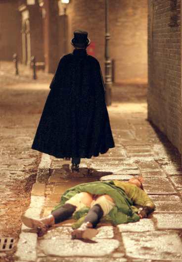 Jack the Rippers identitet har förbryllat världen i över 125 år. Mängder av böcker och filmer har skildrat morden – och lanserat olika teorier om vem mördaren var. Bild från filmen ”From Hell” med Johnny Depp.
