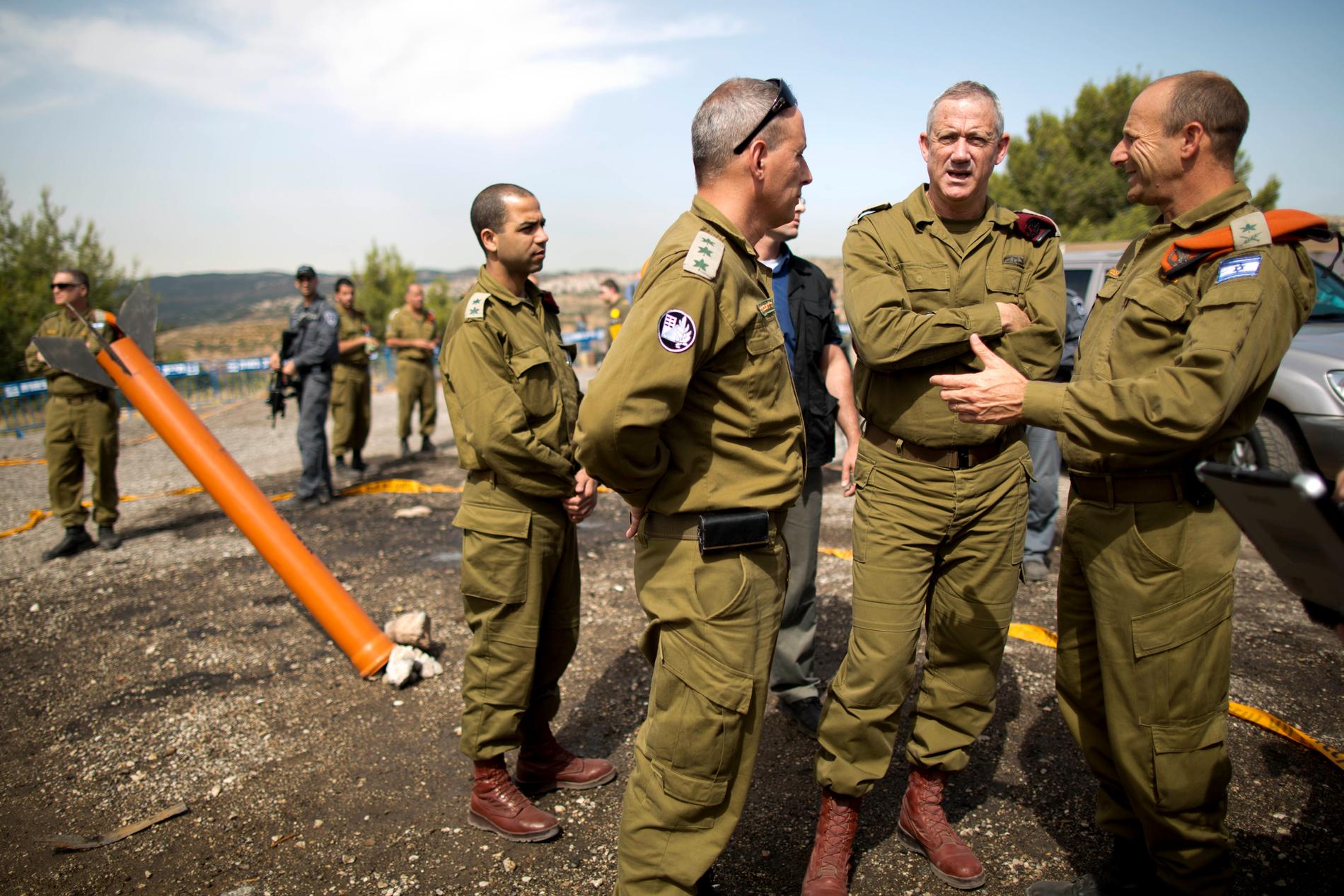 Benny Gantz, två från höger, under en militärövning i Jerusalem 2013.