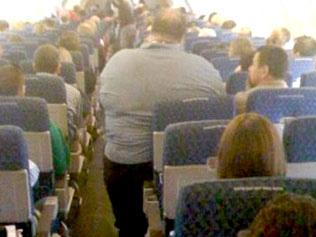 Denna överviktiga passagerare skapade stor debatt i USA för ett par år sedan. Nu har debatten blossat upp igen.