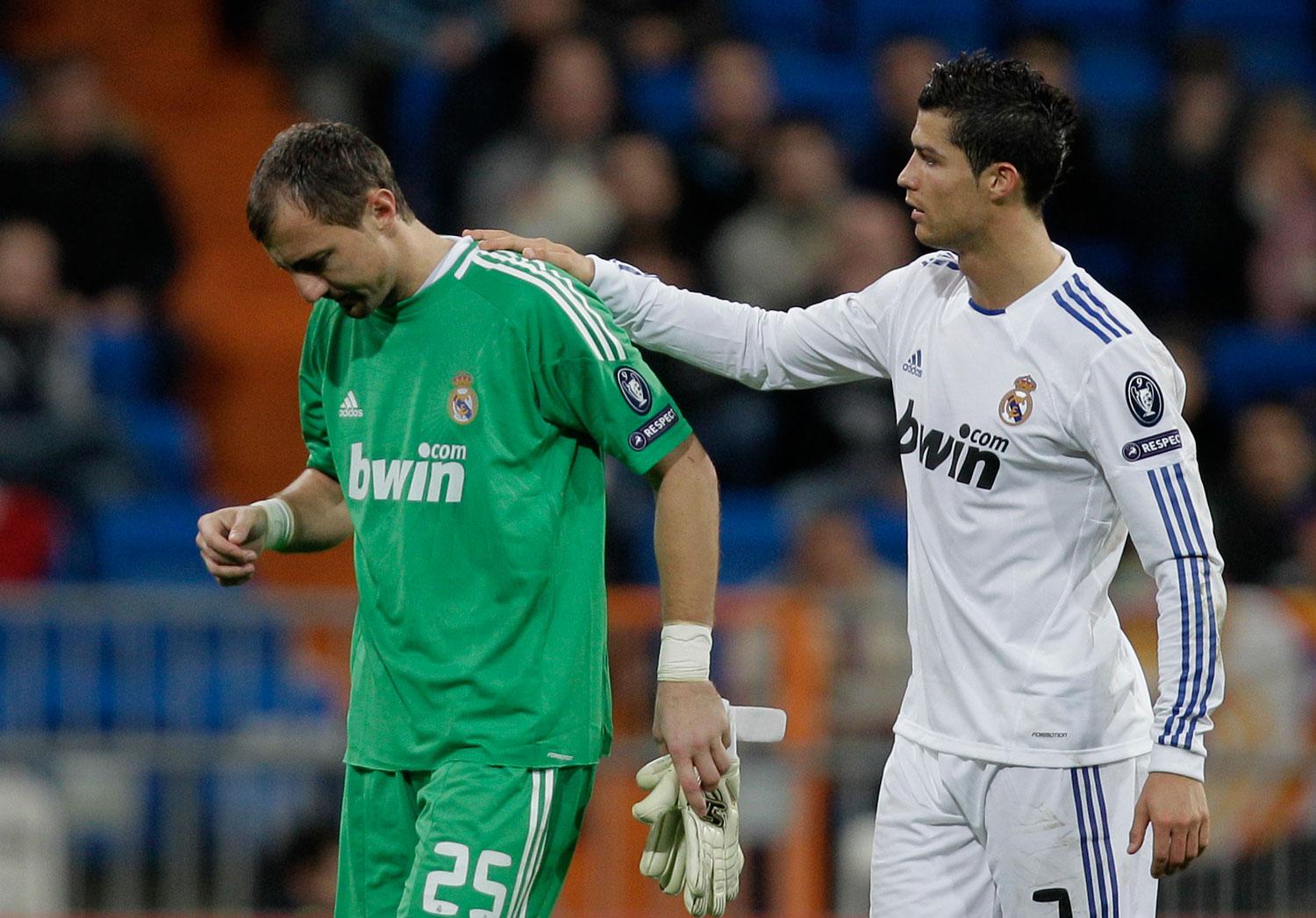 Ronaldo klappar om Dudek.
